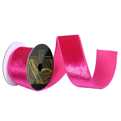  Ruban filaire en velours lustré fuchsia 2,5 po x 10 po. Envers en duvet de fuchsia.