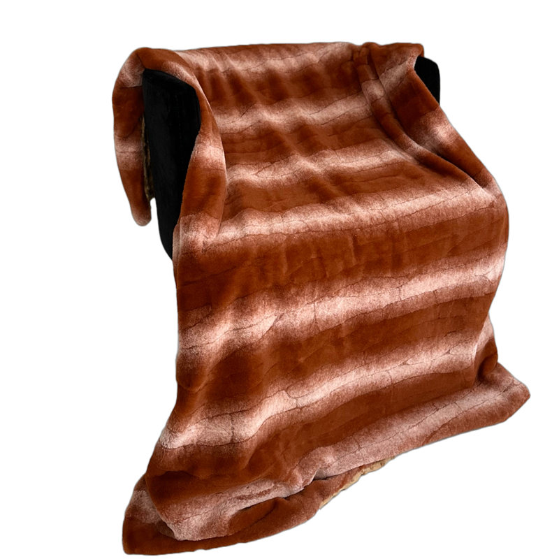 Couverture en fausse fourrure Furever, L 60 po x L 90 po, Orange / Brun
