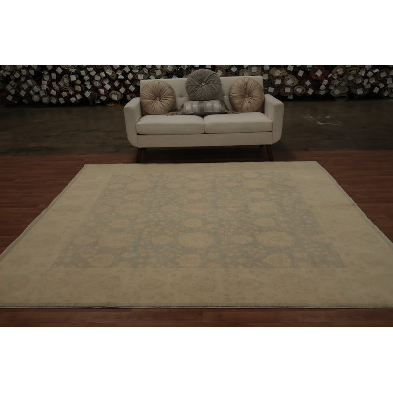 Tapis carré Oushak 8 x 8 à motifs floraux complexes