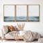 Oiseaux de plage côtière survolant un océan, paysage côtier, décor nautique, œuvre d'art moderne minimaliste-100707888-100707886