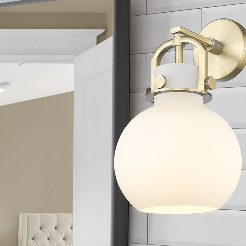 Applique murale 1 lumière 8 po Skippack, Laiton brossé, Blanc mat