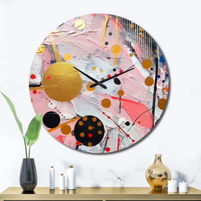 Horloge murale rose et grise en métal II