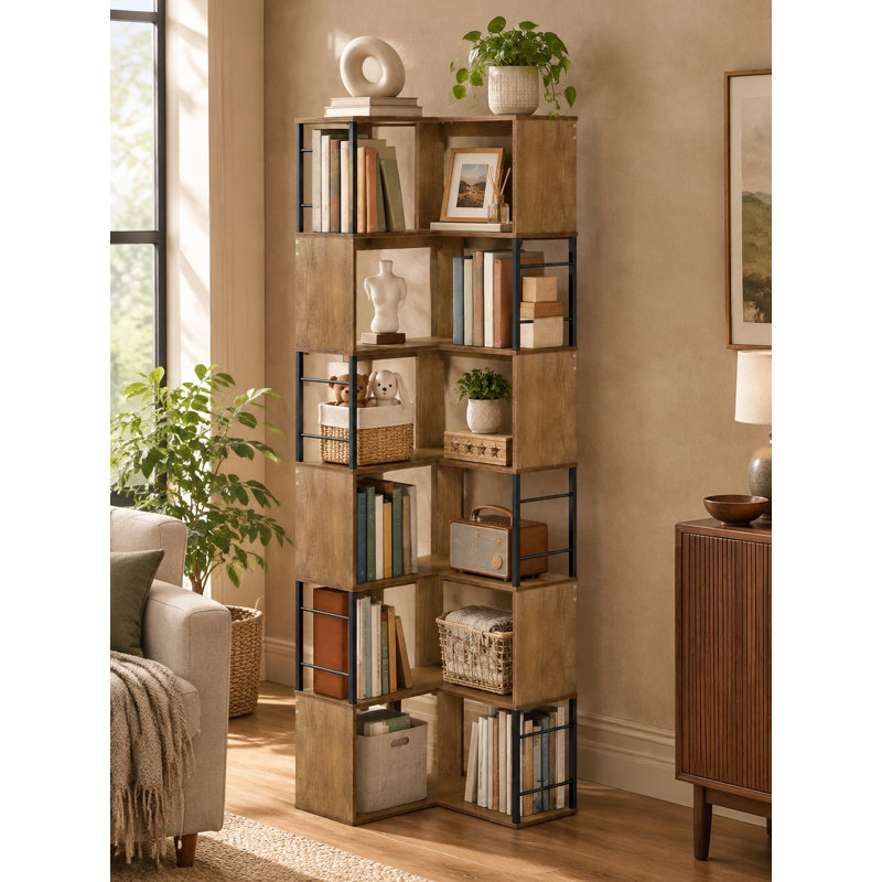 Cette bibliothèque d'angle brune en forme de L de 74 po possède 7 niveaux de tablettes en métal et en bois et un support anti-basculement, avec une capacité de 77 lb par tablette.
