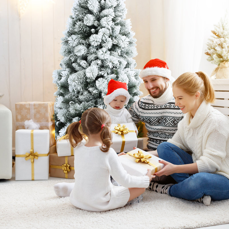Arbre de Noël effilé 7 pi avec pin blanc effilé