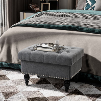 Banc de rangement en lin gris avec couvercle amovible avec repose-pieds et siège de 25 po, pieds en bois cloutés avec couvercle de 25 po