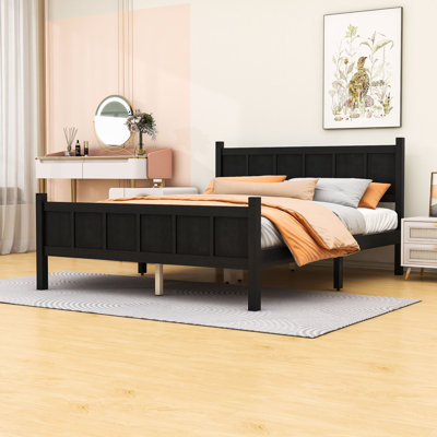 Lit plateforme en bois avec tête de lit