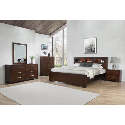 Grande chambre contemporaine 5 avec finition cappuccino, lit à DEL, plateforme et unités de rangement pour le plaisir des pièces