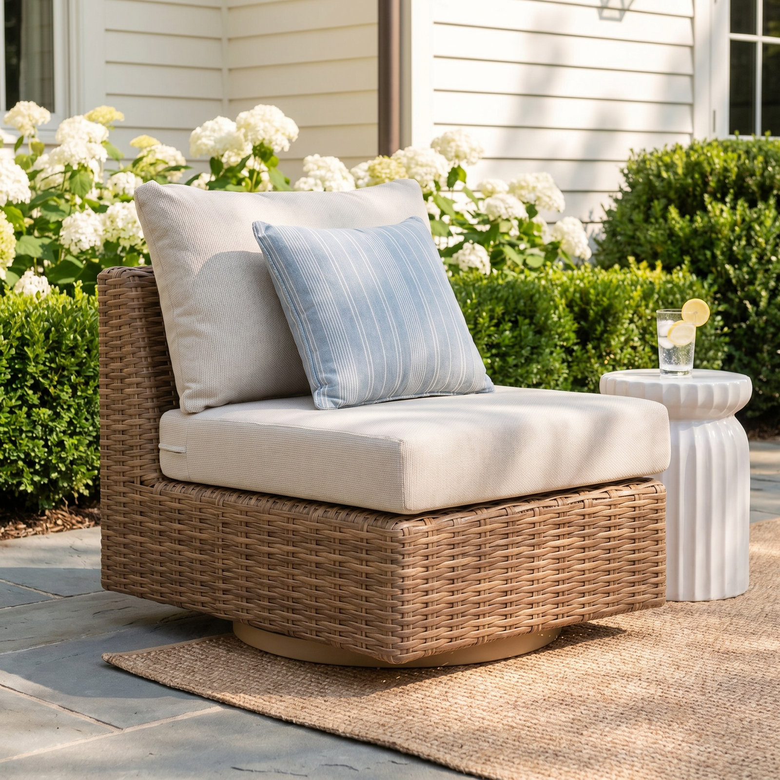 Windsor Swivel Patio Lounge Chair
