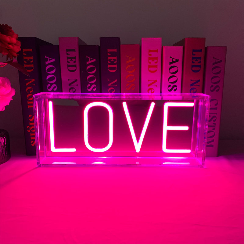 Boîte à enseignes lumineuses 14 po Love