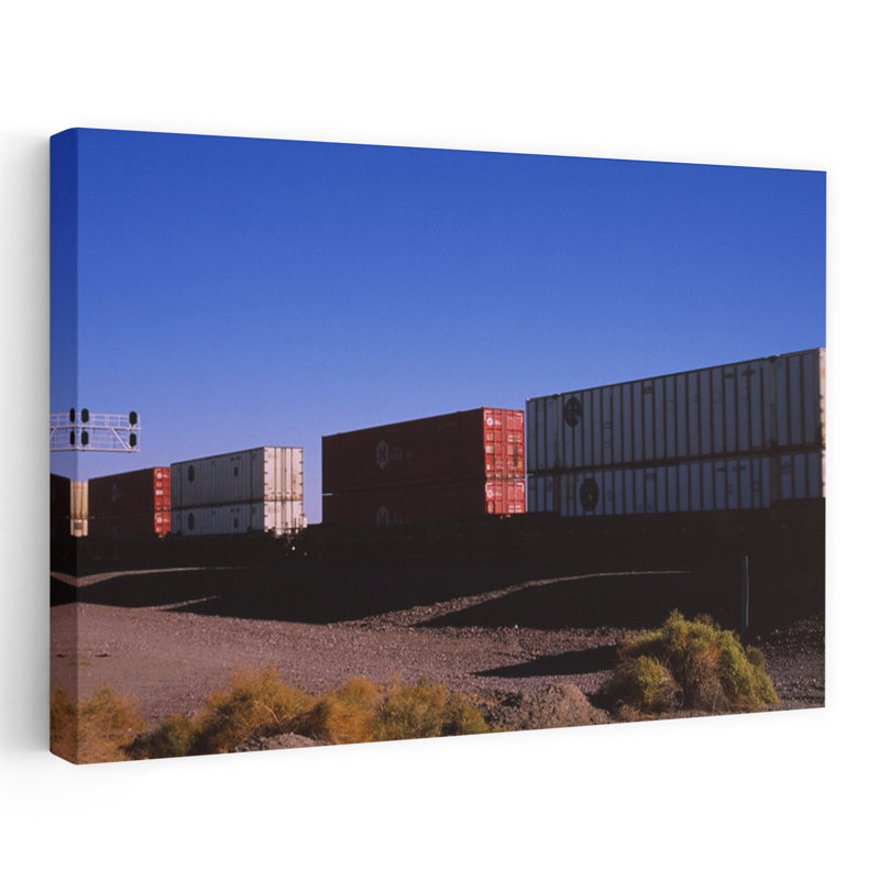 Contenants de fret sur un train de marchandise, H 16 po x l 24 po