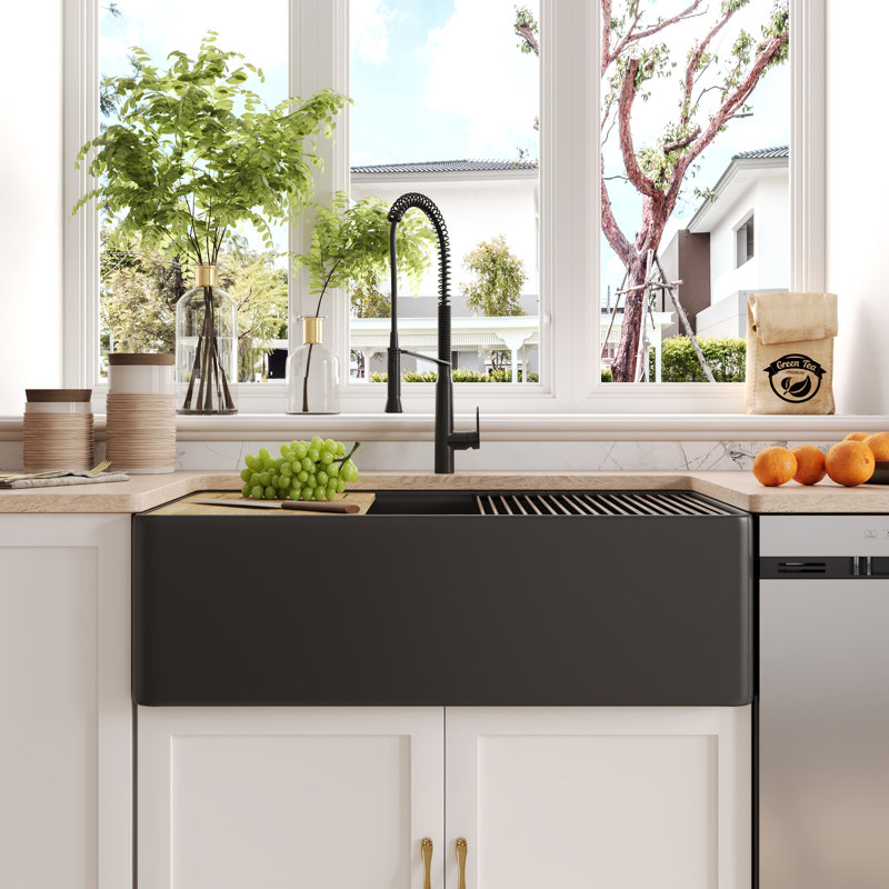 Évier de cuisine à simple cuve à tablier frontal L 33 po x l 20 po DeerValley avec grille d'évier, planche à découper et support pour sécher la vaisselle