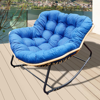 Chaise d'intérieur avec support lombaire ergonomique, structure robuste et motif uni, convenant au salon bleu de la chambre à coucher