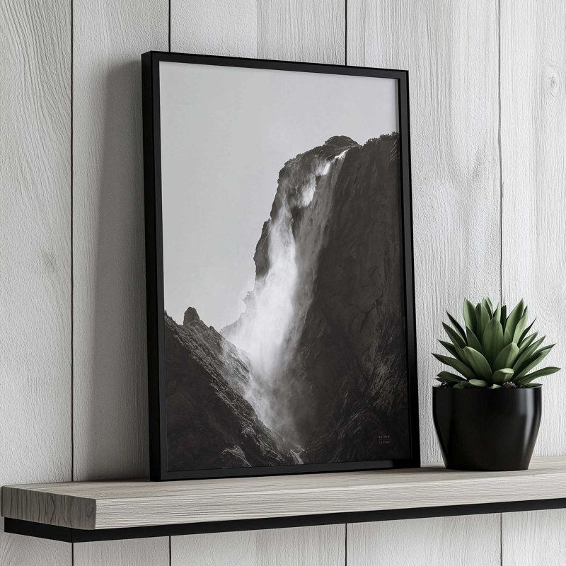 «Western Brook Pond Waterfall» par Nathan Larson, reproduction d'art, L 8 po x H 12 po, Tanné, Impression encadrée