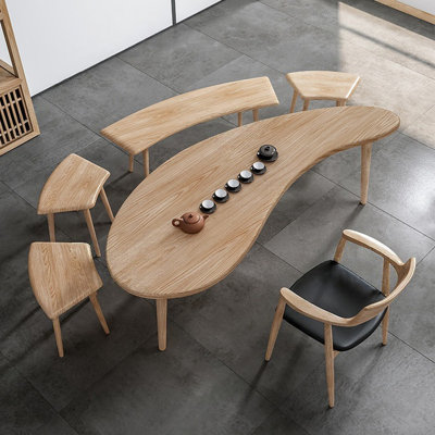 Table de salle à manger Burlywood en bois massif à pieds fins et fuselés de forme irrégulière