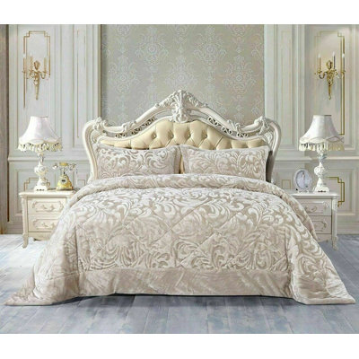 Holm Polyester Bedspread with Pillow Shams