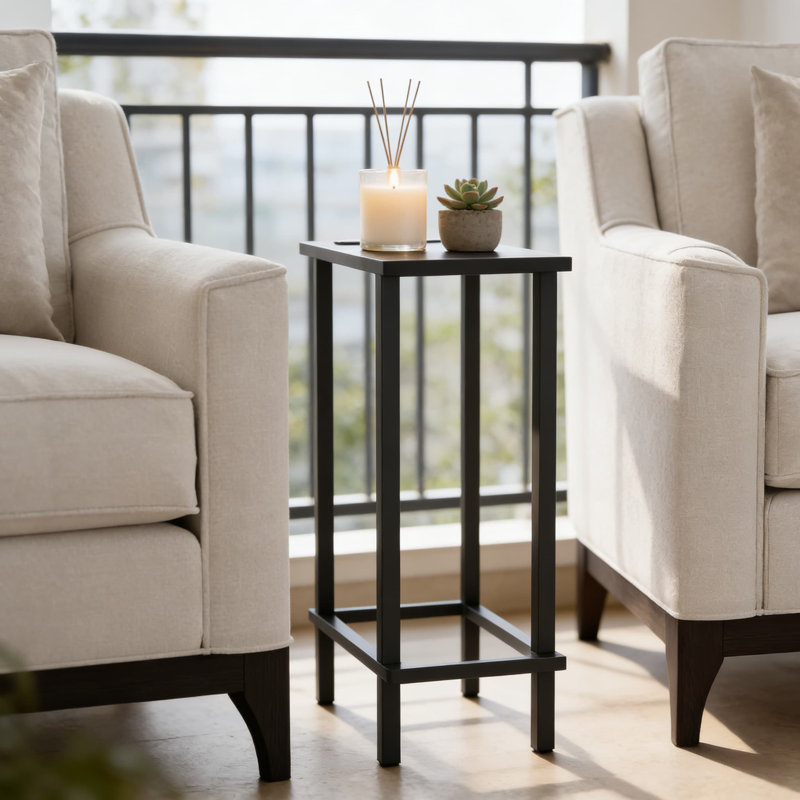 Table de bout mince avec station de charge, table d'appoint étroite avec ports USB et prises de courant, tablette de rangement à 2 niveaux pour le salon, la chambre à coucher ou les petits espaces