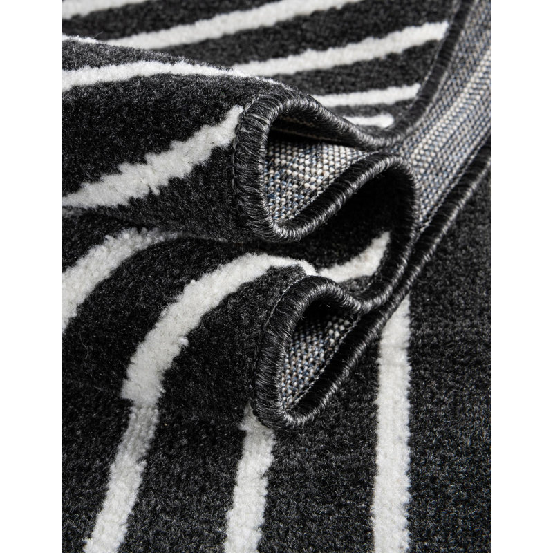 Tapis Latitude Run® Orkla Nikolis noir, Rectangle 7 pi 10 po x 11 pi