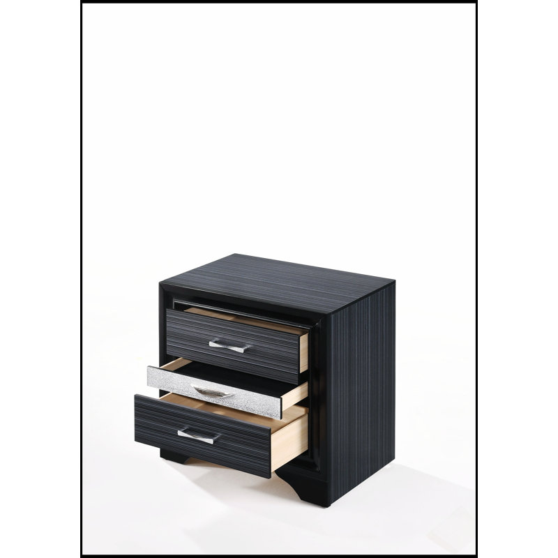 Table de chevet Naima avec tiroir spacieux et conception élégante, parfaite pour les chambres à coucher modernes et les solutions de rangement.