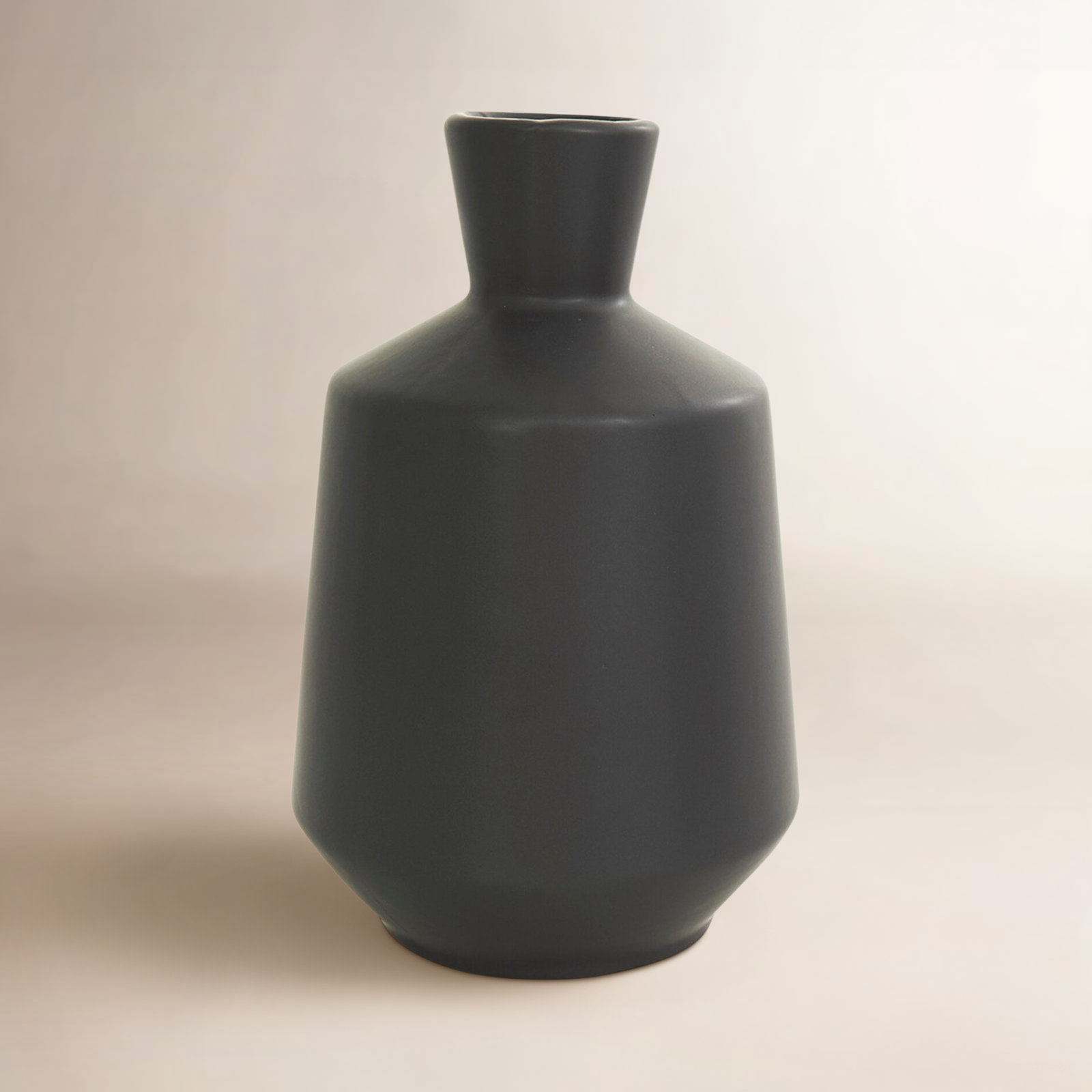 Mable Table Vase, Black