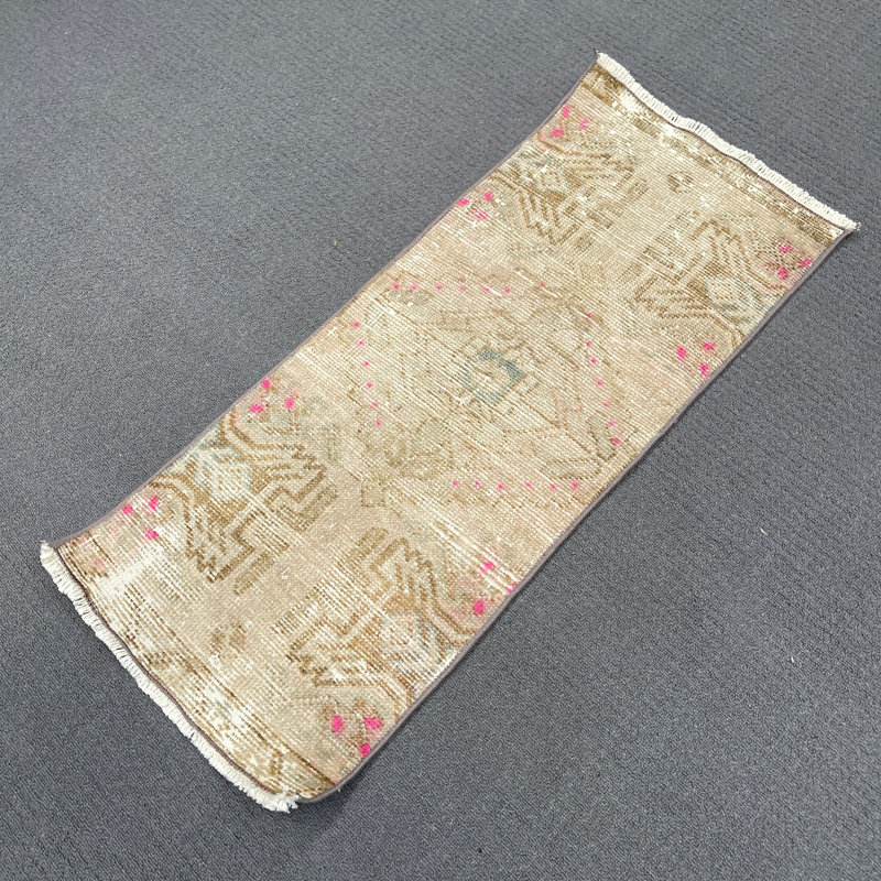 Tapis beige 15 x 35 pouces