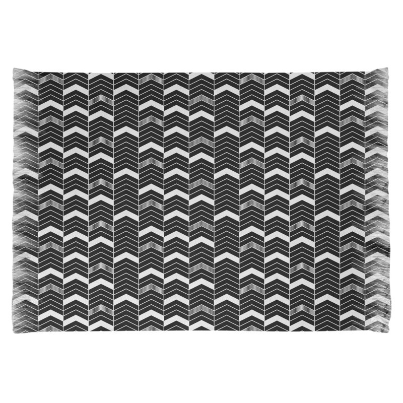 Tapis noir à chevrons, Non