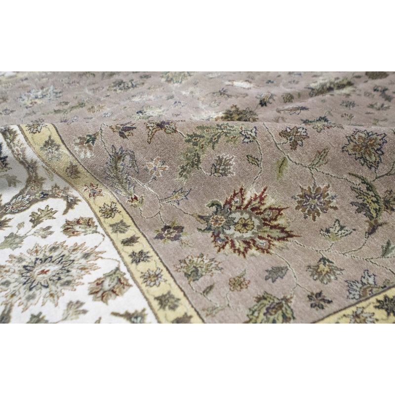 Oriental Area Rug in Light Pink/Ivory