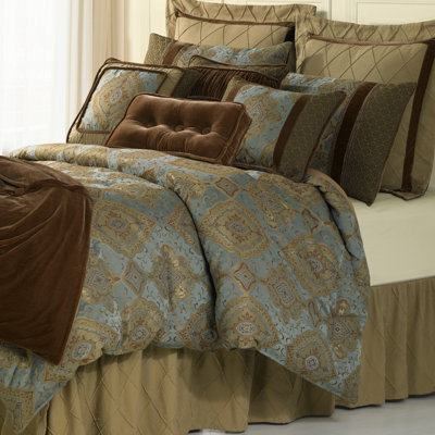 William Rustic Damask Comforter