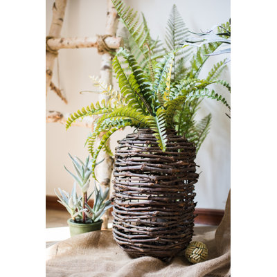 Grande plante artificielle à grande roche