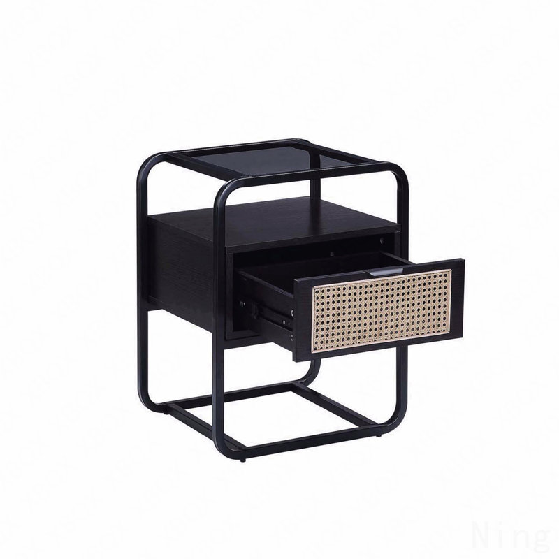 Table d'appoint en métal avec finition noire