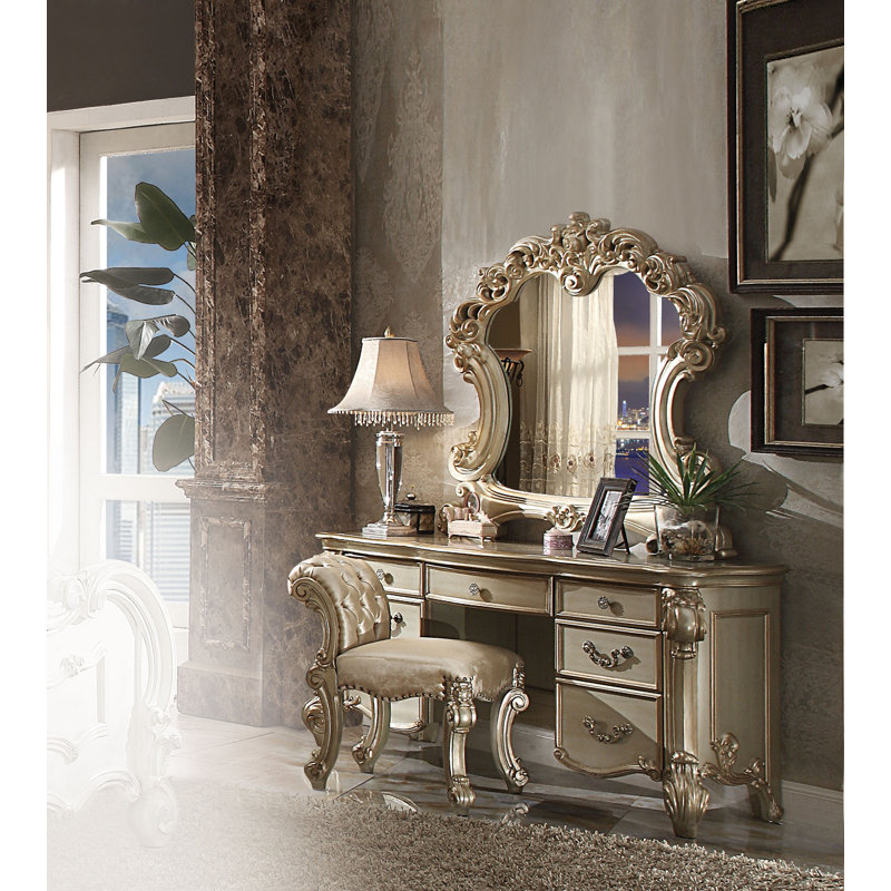 Tabouret de coiffeuse et patine dorée avec garniture cloutée
