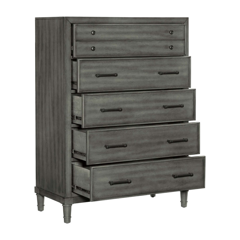 Commode 5 tiroirs de style transitionnel moderne avec finition grise et quincaillerie bronze foncé pour un rangement élégant