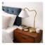 Lampe de table courbée en laiton avec abat-jour triangulaire blanc