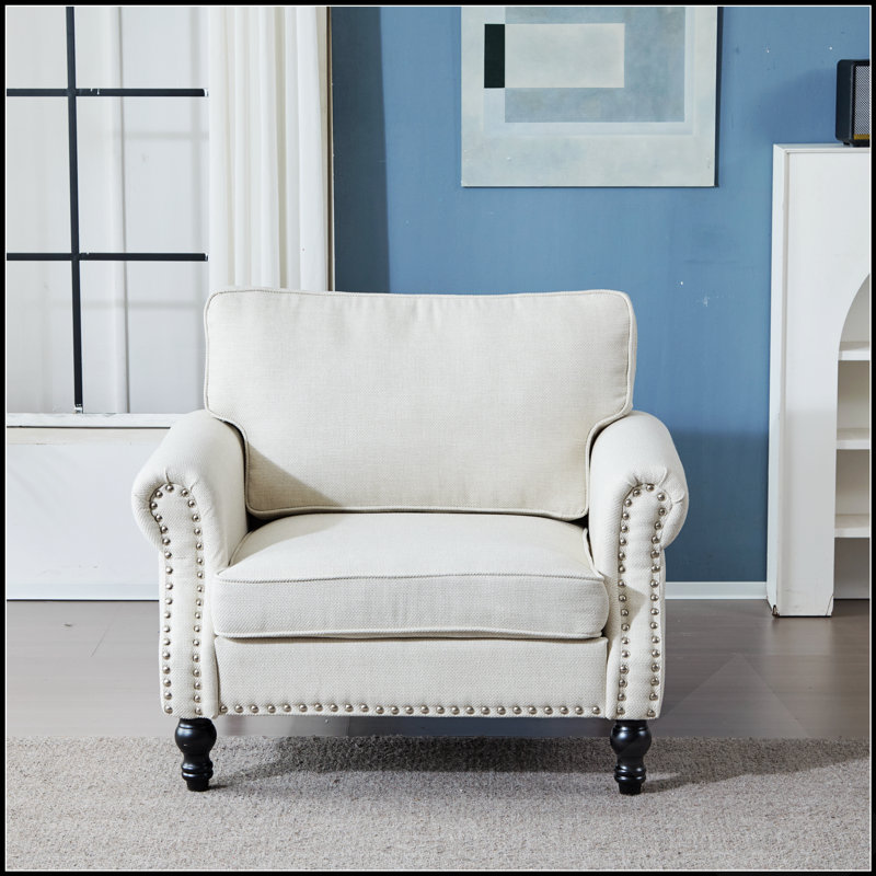Canapé confortable avec coussins moelleux et structure durable, parfait pour les intérieurs modernes et traditionnels.