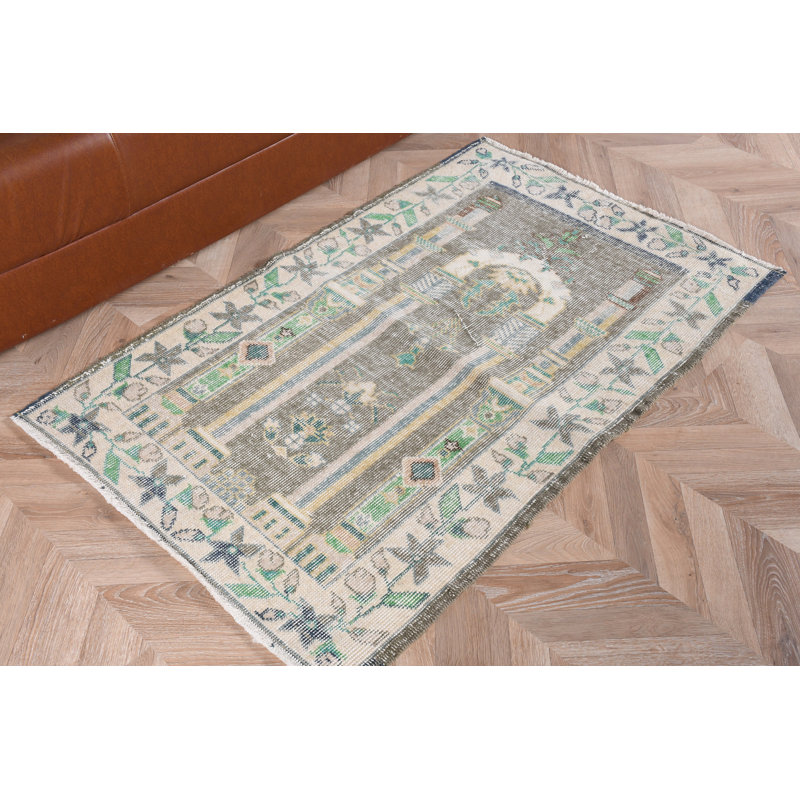 Tapis turc fabriqué à la main de petite taille avec de la laine naturelle pour un décor bohème unique dans des couleurs vives et des motifs complexes