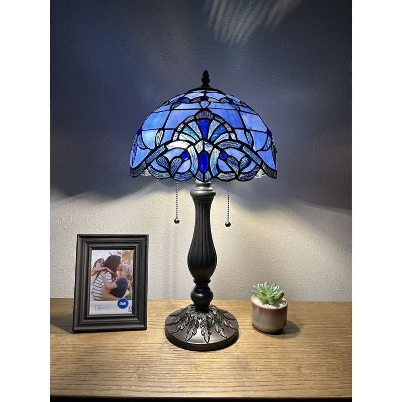 Lampe de table Berniff Tiffany vitrail bleu de style baroque avec ampoules DEL lavande incluses H22 po