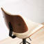Tabourets de bar en cuir noir, base en noyer, pivotant à 360 °, hauteur réglable, ergonomique, style Mid-Century moderne pour îlot de cuisine / café, tabouret beige avec faux-revêtement, cuisine / salle à manger / café,