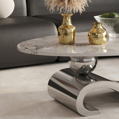 Table basse en métal doré avec piédestal en acier inoxydable et plateau en faux marbre