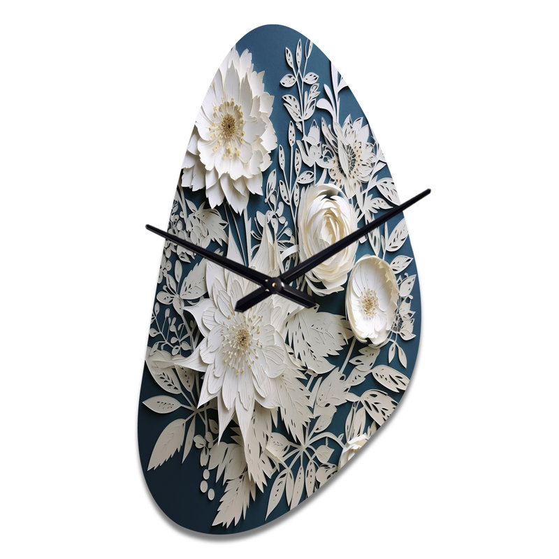 Bouquet de fleurs blanches et bleues élégance - horloges murales en métal de forme unique, horloge murale asymétrique blanche