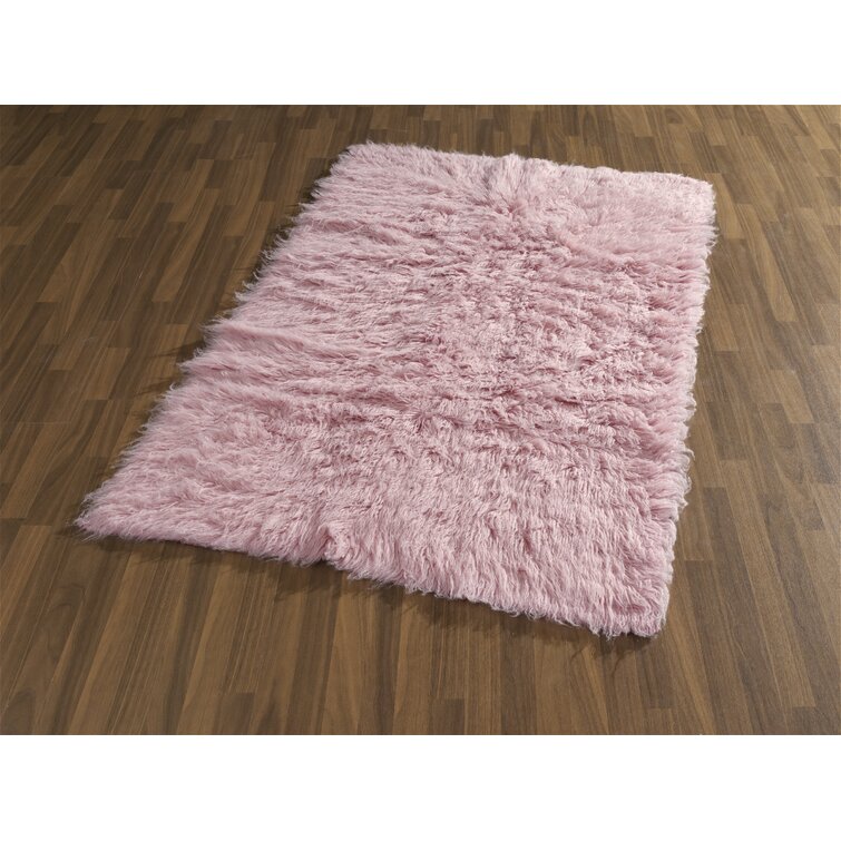Handgefertigter Teppich aus Wolle in Rosa