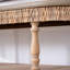Console en bois fabriquée à la main avec garniture tissée à la main, tablettes de rangement à 3 niveaux, table d'entrée ovale avec pieds sculptés, table d'appoint rustique Coastal Farmhouse, table de canapé d'entrée de 49 po