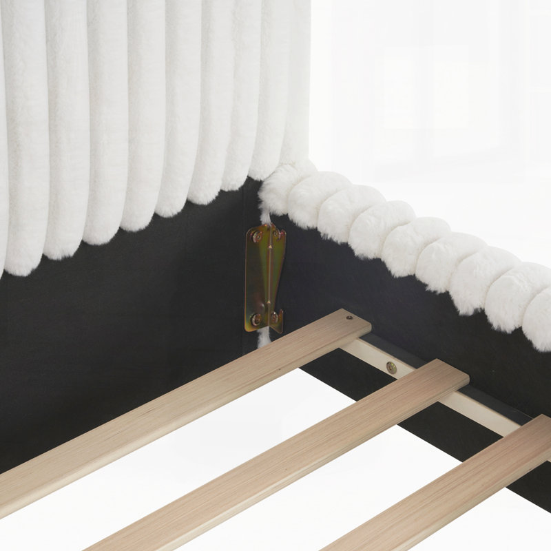 Lit tapissier Sleek Boucle avec tête de lit ondulée