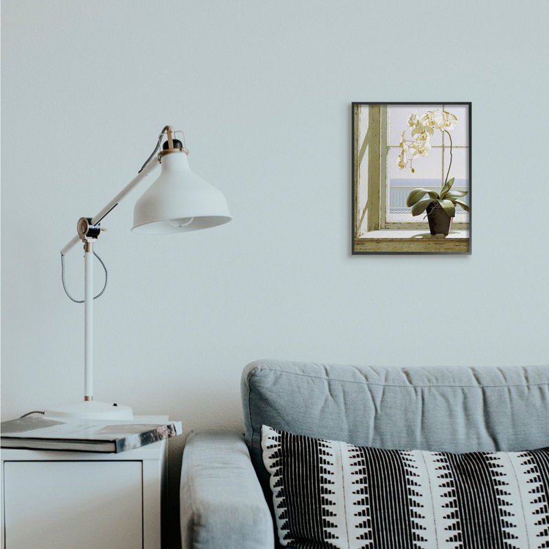 «White Orchid in Window» par Zhen-Huan Lu - impression d'art graphique, Giclée encadrée noir minuit
