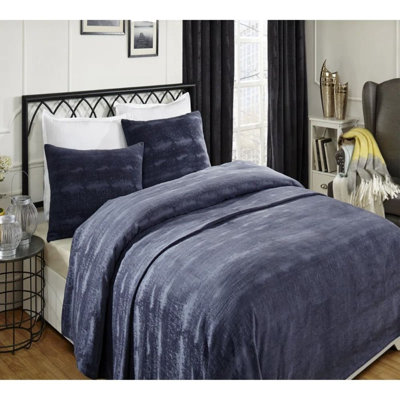 Textured Cotton Velvet Coverlet With Knife-Edge Finish