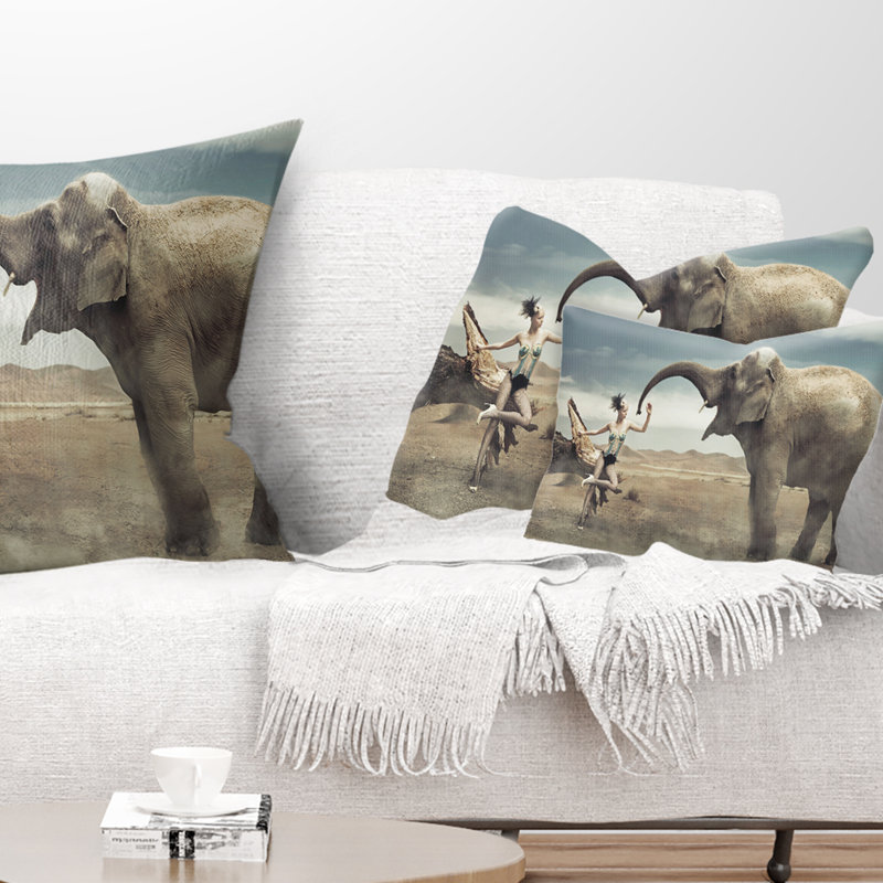 Coussin décoratif à imprimé animal et femme sexy