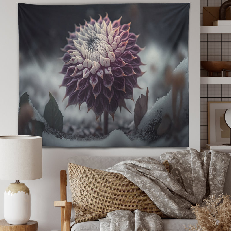 Tapisserie en polyester avec fleur de dahlia mauve en hiver III, H 50 po x l 60 po