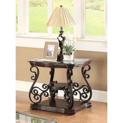 , 2 tablettes, table de bout avec plateau en verre, diverses utilisations de meubles, abat-jour brun rouge, amplement d'espace pour la présentation, arrangements de support en métal, sophistication à la pièce, cadre