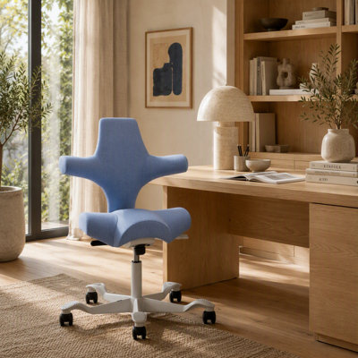 Chaise à hauteur standard réglable HœG Capisco