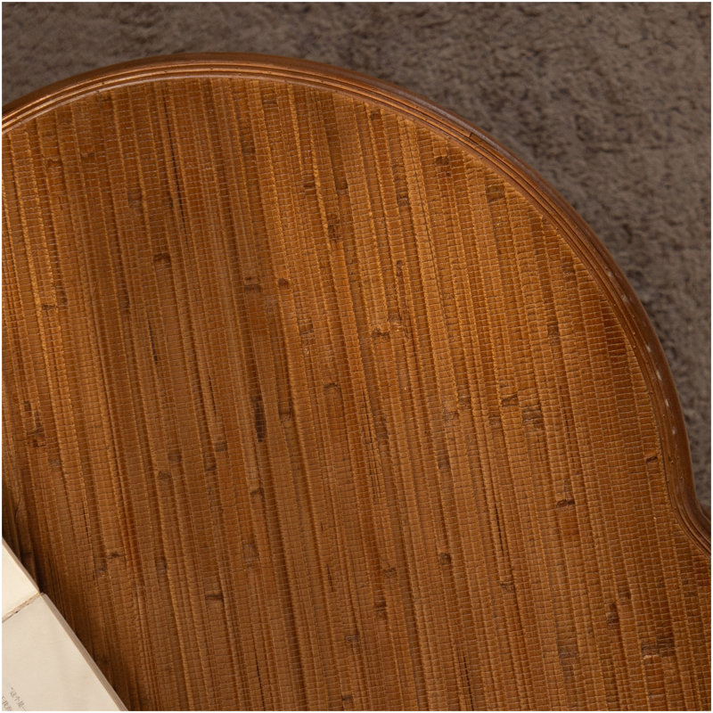 Table basse en rotin en forme de fleur avec rangement amovible, style boho-chic, parfaite pour les salons confortables et les espaces compacts