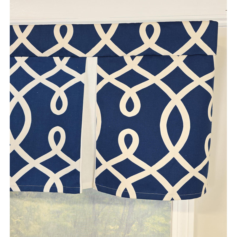  Oblique Pleated Valance
