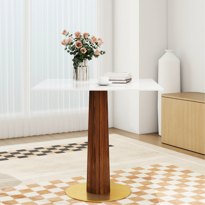 Table en pierre frittée de 33,5 po avec des pieds en bois et une base dorée pour les réunions de 2 personnes dans les petites cuisines. Conception élégante, utilisation dans les salles à manger, durabilité de style contemporain